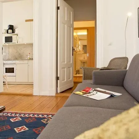 Astrid, T4 Hamburg Apartment